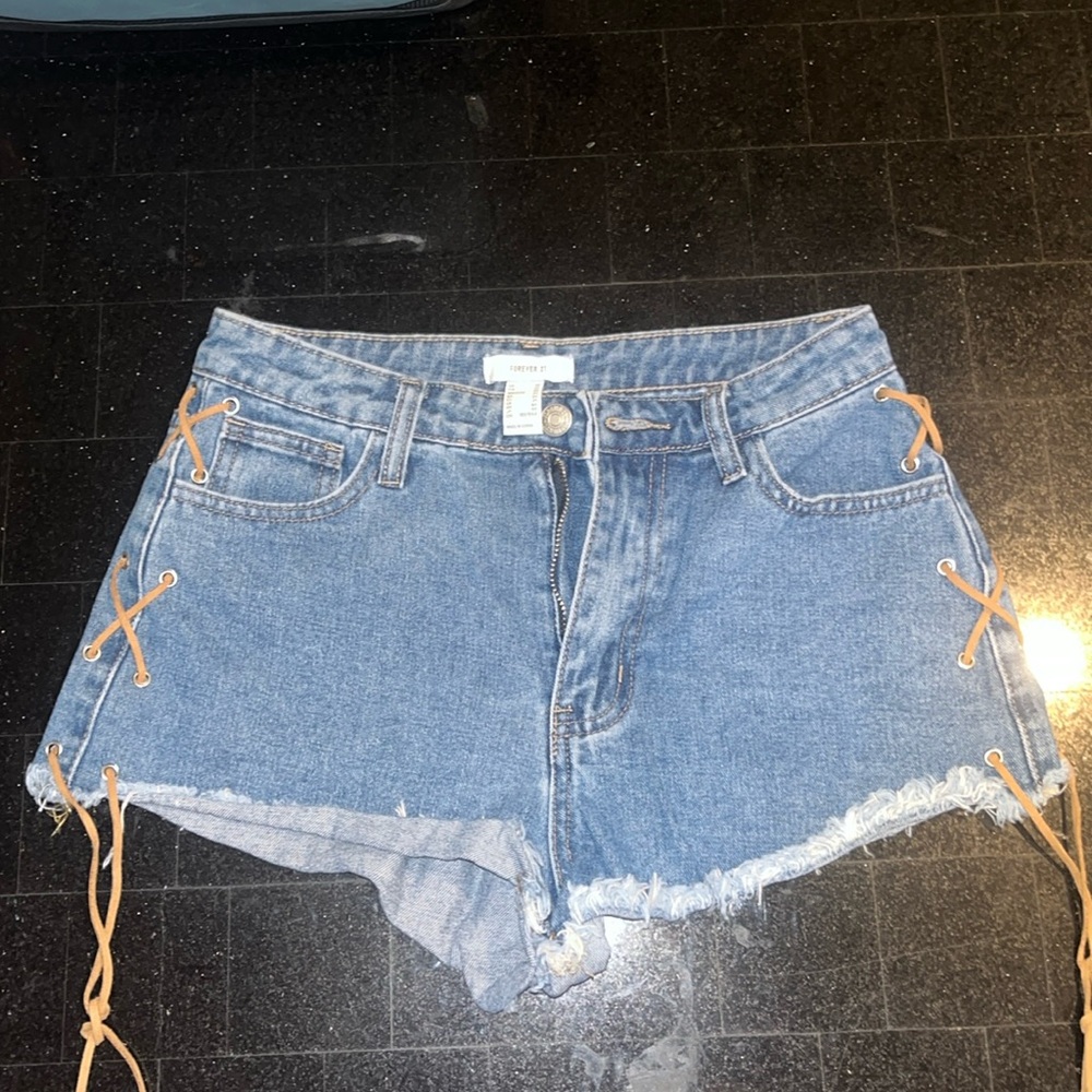 Cute forever 21 cowboy tie shorts in size 25